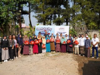 Sentul City Salurkan Paket Sembako Melalui Program CSR Kepada Warga Banceuy