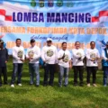 Wali Kota Depok Supian Suri (tengah) bersama Wakil Wali Kota Chandra Rahmansyah, Kapolres Metro Depok Kombes Pol. Abdul Waras, dan Kajari Depok Arif Budiman saat menghadiri lomba memancing memperingati Hari Bhakti Adhyaksa ke-66 di Pemancingan KABEDA, Beji, Depok, Minggu (19/7).